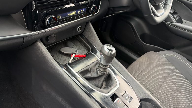 Nissan Qashqai 1.3 DiG-T MH Acenta Premium 5dr Petrol Hatchback